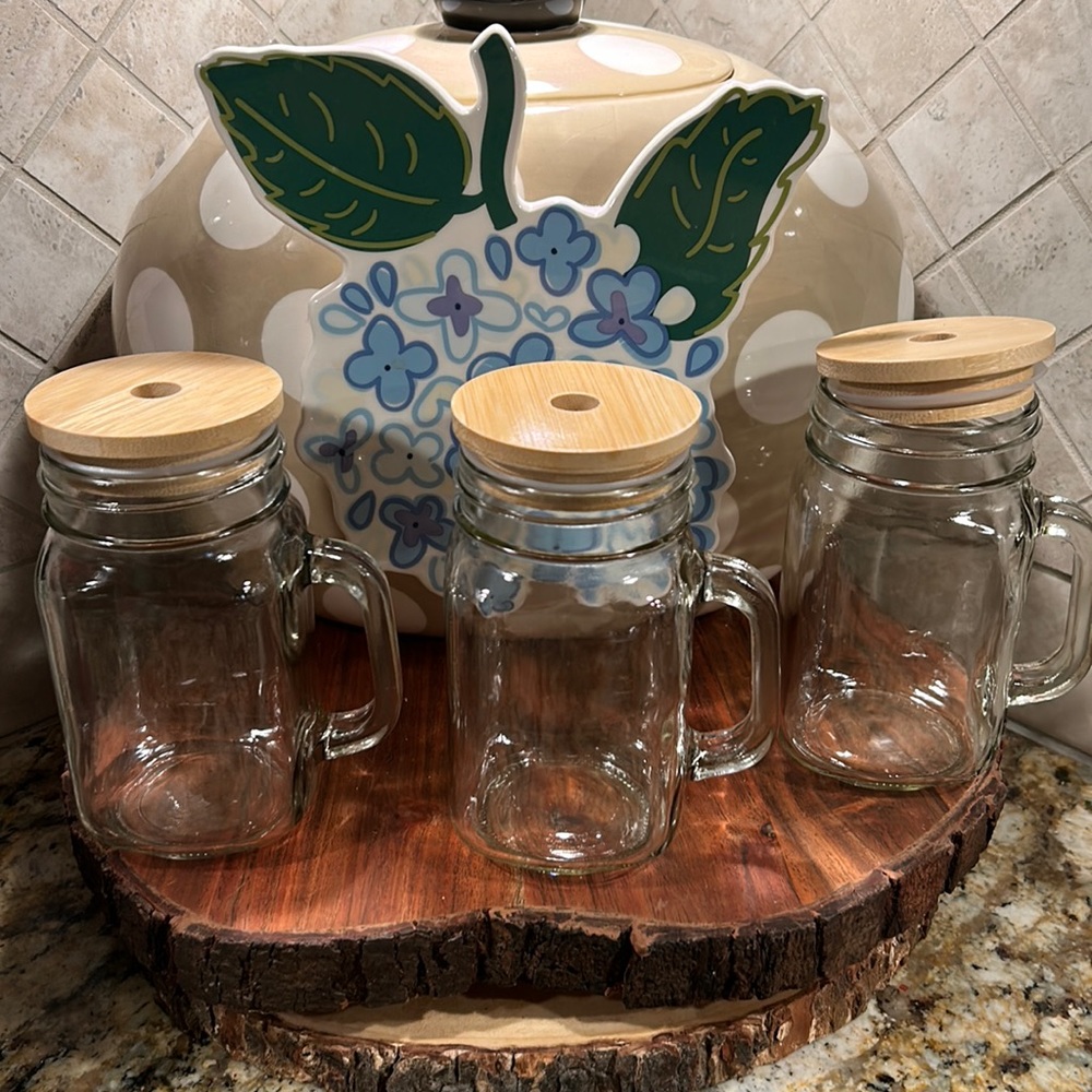 3 glass mugs with wooden tops. Has a hole for a straw. Never used. 🍺🍺